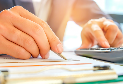 businessmen-are-using-a-calculator-and-using-a-PKU2PEL1 (1)