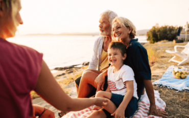 family-picnic-holiday-weekend-700x400 (1)