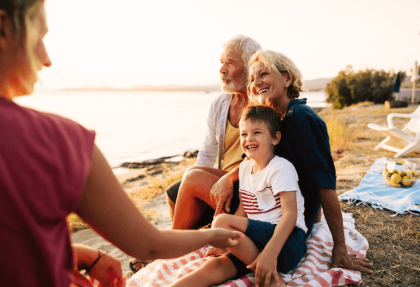 family-picnic-holiday-weekend-700x400 (1)