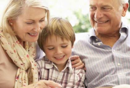 holidaying-with-older-parents-835x365