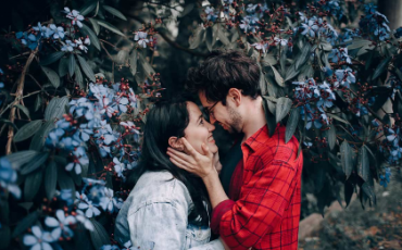 couple-touching-noses-in-a-garden