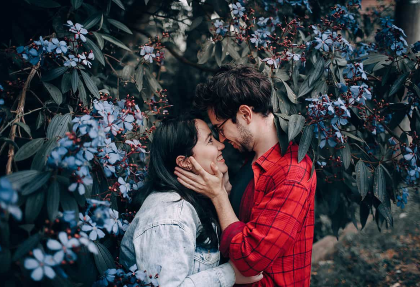 couple-touching-noses-in-a-garden